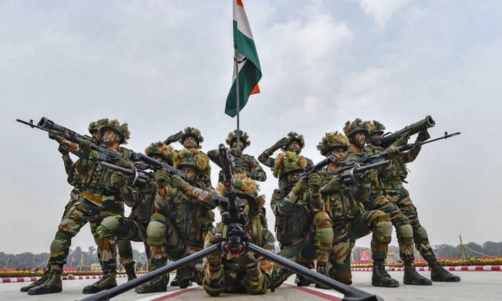 Ανάλυση: Γιατί η Ελλάδα πρέπει να συσφίξει τις σχέσεις της με την Ινδία άμεσα